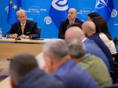 Propozimi në mbledhjen e PD: Deputetët të hyjnë në grevë urie, bashkë me familjarët