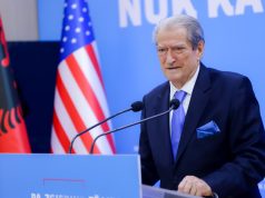 Berisha akuza të forta: “Prokuroria po i trajton me masa lehtësuese Ramën dhe Ballukun – janë grup i strukturuar kriminal. Gjykata duhej të pezullonte edhe kryeministrin”