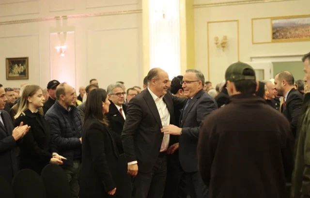 d6d13dfe-2a35-470e-8c5a-6df984ff8229