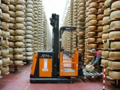 Teprica kaçkavalli në Itali. Kriza e Grana Padanos fundos tregun e qumështit, fermerët në vështirësi