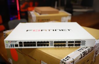 SHBA forcon mbështetjen për Shqipërinë në mbrojtjen kibernetike – Ambasada Amerikane dorëzon pajisje të avancuara