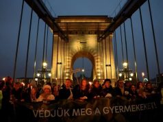 HUNGARI/ Mijëra njerëz në protestë kundër skandalit të abuzimit