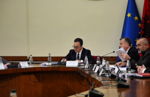 USB me mijëra faqe prova të SPAK për Ballukun do të merret nga deputetët