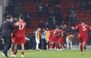 Partizani mposht Tiranën në derbin e kryeqytetit, “Demat” thellojnë krizën e bardhebluve