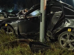 Aksident në Lushnjë. Makina “përqafon” shtyllën te rrethrrotullimi i Savrës