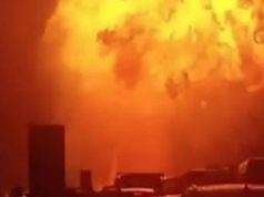 Skenë si në filma! Momenti i shpërthimit të një cisterne me gaz të lëngshëm në Itali