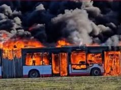 Durrës, digjen dhjetëra autobusë