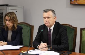 Ndryshimet në Ligjin për Diskriminimin të zbatohen edhe në diasporë.” Balla: Shërbimet diplomatike e konsullore duhet të ndryshojnë rrënjësisht qasjen e tyre në përkujdesjen ndaj bashkatdhetarëve tanë kudo në botë