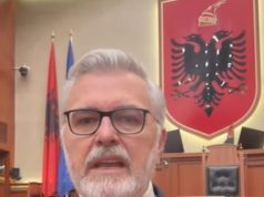 Video/ Toni Gogu pas kaosit në Kuvend: “Dhuna nuk është alternativë politike, ligjet nuk i bëjnë flakadanët”