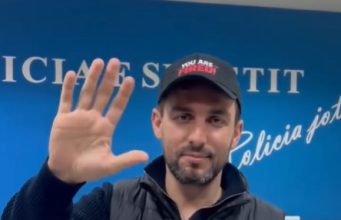 Adriatik Lapaj shfaqet brenda Komisariatit të Policisë pas protestës: Më proceduan penalisht!