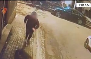 Automjeti me vlerë 100 mijë euro i djegur qëllimisht në Tiranë, autori arrestohet