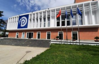 Skadon afati në PD, kandidaturat për kryetar lihen në recepsion, Berisha mendon referendum