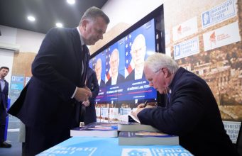 Balla në promovimin e librit të ambasadorit Christopher R. Hill: Një nga diplomatët amerikanë më të rëndësishëm për Ballkanin gjatë luftës në Kosovë. Dëshmia e tij tregon se një e vërtetë historike nuk mund të deformohet
