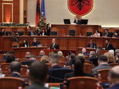 “Këta që bërtasin kanë firmosur nga tre” – Taulant Balla akuzon opozitën për hipokrizi në garën për Avokatin e Popullit