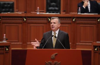 Mesazhi i Ballës: PS fitoi në çdo komunitet të diasporës, faleminderit shqiptarë . Brenda vitit 2026 të gjitha shërbimet konsullore do të jenë të ofruara online dhe se do të shtohet prezenca e konsullatave shqiptare