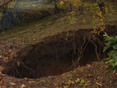 Gropa karstike hapet pranë qendrës së Belshit, rrezikon dhjetëra banesa – Banorët në panik: “Po zgjerohet çdo ditë!” Bashkia: Mos u afroni zonës