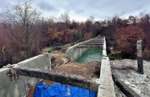 Vendosën 20 kg tritol dhe hodhën në erë kanalin e “Ibër Lepencit”, ngrihet akuzë ndaj tre personave, një prej tyre kolonel i Shërbimit Informativ Ushtarak të Serbisë Kosovë