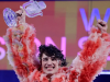 Nemo kthen trofeun e Eurovisionit në shenjë proteste ndaj pjesëmarrjes së Izraelit