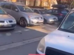 E pazakontë/ 32 automjeteve u shpohen gomat në një lagje të Shkupit, banorët kërkojnë zbardhjen e ngjarjes