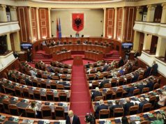 Rritje e pagës minimale në 500€ dhe bonuse për pensionistët/ Miratohet me 81 vota pro Buxheti 2026 prej 8.8 mld €