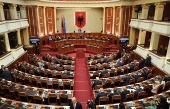 Irani na sulmon parlamentin. Hakerat publikojnë e-mailet e deputetëve dhe paralajmërojnë: “Jemi më afër se mendoni”