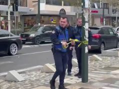 Vlorë – Era e fortë rrëzon 50-vjeçaren, humb jetën në trotuar