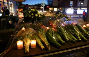 Qirinj dhe lule në Crans-Montana, homazhe për viktimat e zjarrit