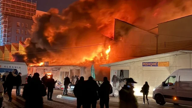 8cc01572-c196-4f72-b68f-1c026262ce7b_sd