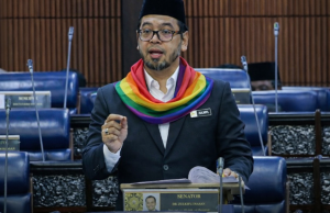 Punoni shumë? Ja pse mund të bëheni homoseksual. Ministri malajzian “zbulon shkakun”: Nga stresi në punë