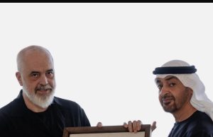 Rama merr medaljen e mbretit. Nderimi më i lartë në Emiratet e Bashkuara Arabe