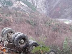 Shpëtuan mësuesen dhe shoferin por infermierja nuk ia doli. Zjarrfikësit tregojnë çastet më të vështira