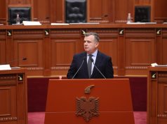 Balla, replikë me Gjekmarkaj: fjala “lapangjoz” nuk u përdor për anëtarët e PD por për një grup zjarri në protestë me fytyra të mbuluara