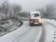 Reshje dëbore në Dibër, policia apel drejtuesve për kujdes: Ja situata në akset rrugore