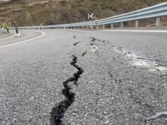 Çarje dhe fundosje në rrugën Qukës–Qafë Plloçë, qarkullimi vetëm në një korsi