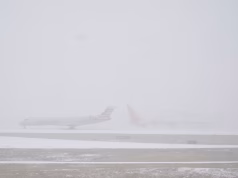 Stuhia masive dimërore paralizon SHBA-në: Bora dhe akulli shtrihen në mbi 2 mijë kilometra, mbi 13 mijë fluturime të anuluara dhe mungesë energjie