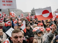 “Duart larg Groenlandës!”: Protesta masive në Groenlandë dhe Danimarkë kundër planeve të Trump