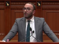 Bardhi: Qytetari që parkon dysh rrezikon burgun, ndërsa Balluku vjen ta votojë Kodin Penal pas vjedhjes së 50 mln eurove