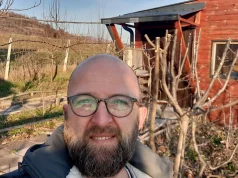 Pretendonte se “shëronte” autizmin – arrestohet mjeku alla “hiqma tullacllëkun” në Kosovë