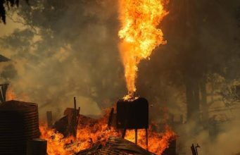 Zjarret jashtë kontrollit në Australi, shpallet gjendje katastrofe në shtetin e Viktorias