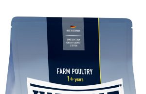 Mish i freskët dhe origjina e përbërësve: pse ka rëndësi të kontrollojmë ushqimin e thatë për kafshët