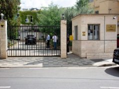 Tre stomatologë dërgohen në gjyq për vrasje nga pakujdesia të një 3-vjeçari