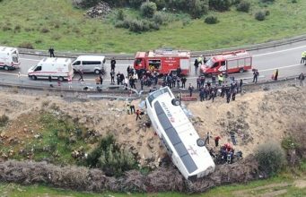 Aksident tragjik në Antalia, autobusi përmbyset: 8 viktima dhe 26 të plagosur