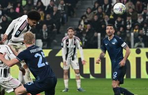 Çmenduri në Torino! Juventusi barazon në sekondat e fundit ndaj Lacios pas një ndeshjeje me 4 gola. Zhegrova kontribuon në rikthimin e bardhezinjve.