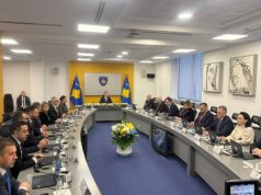 Në 18-vjetorin e shtetit, Kurti kujton ish-krerët e UÇK-së dhe arritjet e Kosovës