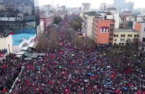 Qytetarët në Prishtinë kërkojnë lirimin e ish-krerëve të UÇK-së, thirrje për shpërbërjen e Speciales