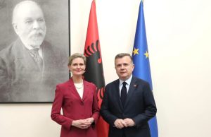 Balla takim me të Ngarkuarën me Punë të SHBA, Nancy VanHorn: Diskutojnë për Bordin e Paqes, Samitin e NATO-s dhe mekanizmin e shqyrtimit të investimeve