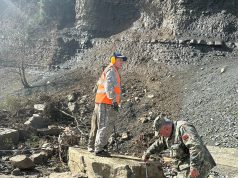 Poliçan/ Ushtria në terren për zhbllokimin e aksit Uji i Zi–Tozhar dhe kërkimin në kanionet e Skraparit