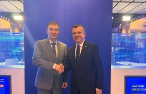 “Uroj që Shqipëria të jetë anëtari më i ri i Bashkimit Europian!” Balla zbardh bisedën me raporterin për Shqipërinë në PPE, Andrey Kovatchev