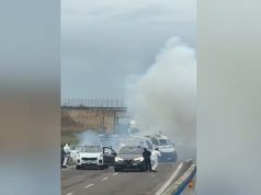Pamjet/ Tentativë grabitjeje si në filma në Itali, digjet makina për të bllokuar furgonin e blinduar – shkëmbim zjarri me policinë