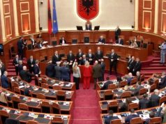 Opozita bllokon foltoren për mandatin e Ballukut, Balla kërkon mbrojtje për policët dhe deklaratë urgjente për UÇK-në